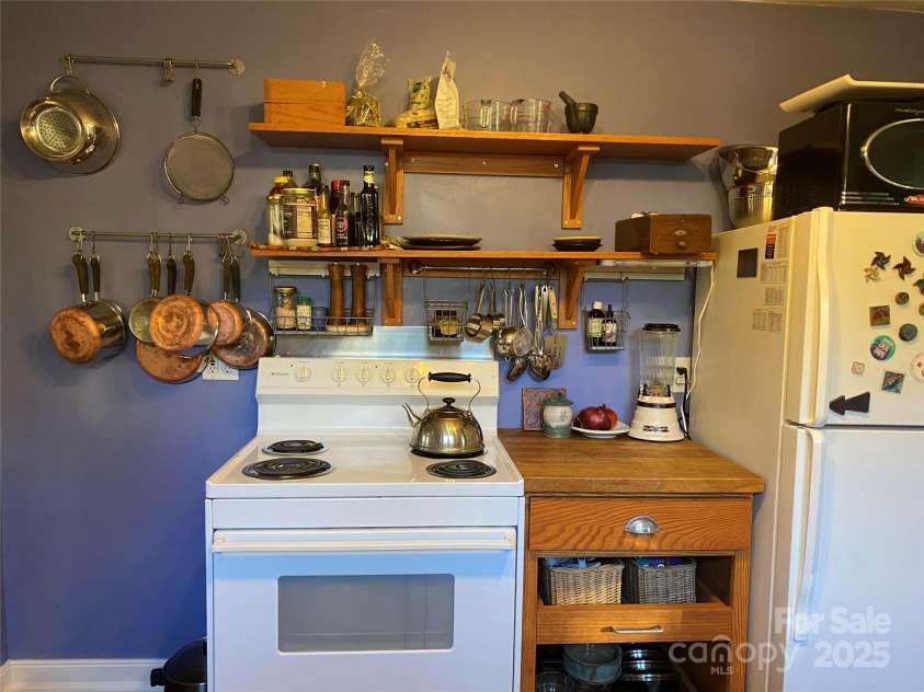 24 Ridge Avenue, Asheville, NC 28803.  MLS# CAR4321438, YatesRealty ID 1940. 