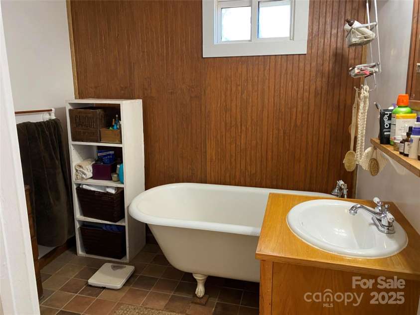 24 Ridge Avenue, Asheville, NC 28803.  MLS# CAR4321438, YatesRealty ID 1940. 