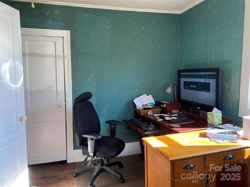 24 Ridge Avenue, Asheville, NC 28803.  MLS# CAR4321438, YatesRealty ID 1940. 