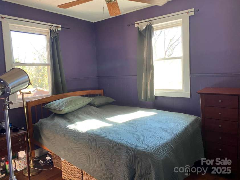 24 Ridge Avenue, Asheville, NC 28803.  MLS# CAR4321438, YatesRealty ID 1940. 