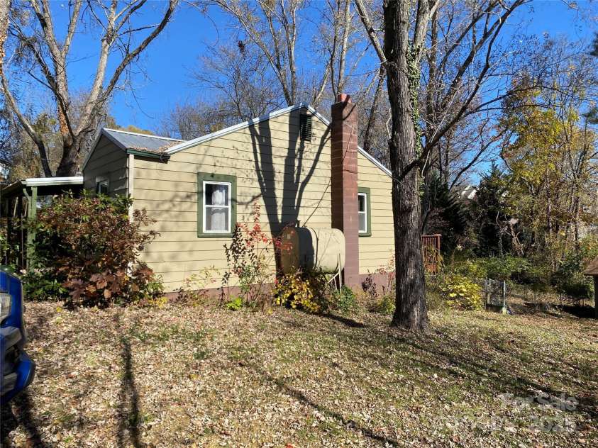 24 Ridge Avenue, Asheville, NC 28803.  MLS# CAR4321438, YatesRealty ID 1940. 