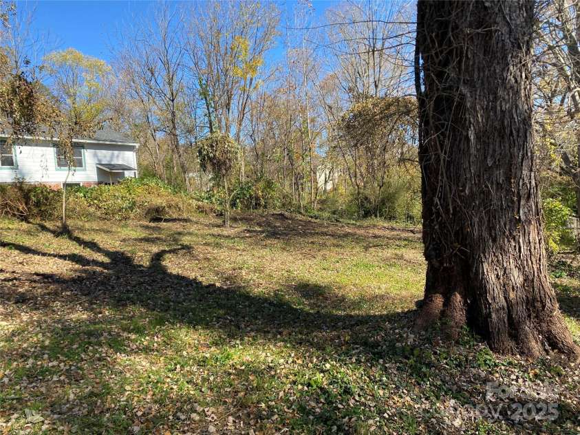 24 Ridge Avenue, Asheville, NC 28803.  MLS# CAR4321438, YatesRealty ID 1940. 