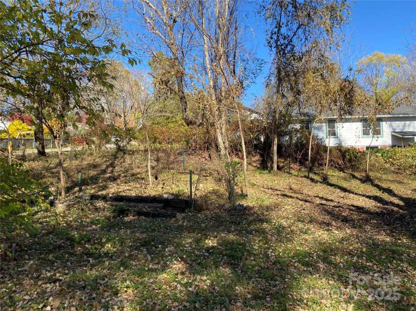 24 Ridge Avenue, Asheville, NC 28803.  MLS# CAR4321438, YatesRealty ID 1940. 