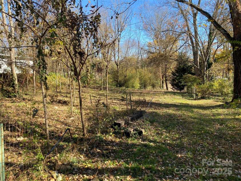 24 Ridge Avenue, Asheville, NC 28803.  MLS# CAR4321438, YatesRealty ID 1940. 