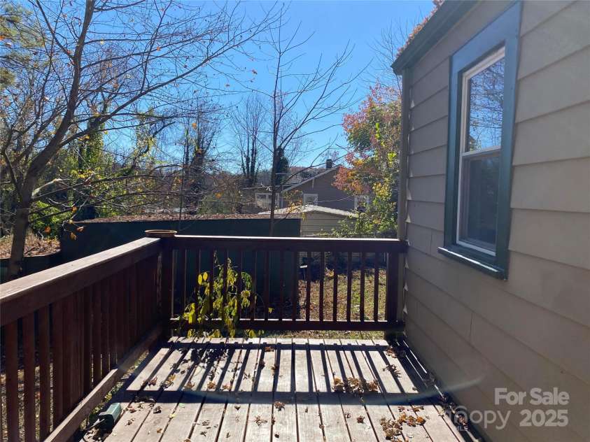 24 Ridge Avenue, Asheville, NC 28803.  MLS# CAR4321438, YatesRealty ID 1940. 