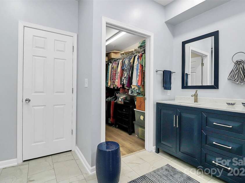 14451 San Paolo Lane, Charlotte, NC 28277.  MLS# CAR4270564, YatesRealty ID 19401. En-suite bathroom and walk-in closet of Primary bedroom
