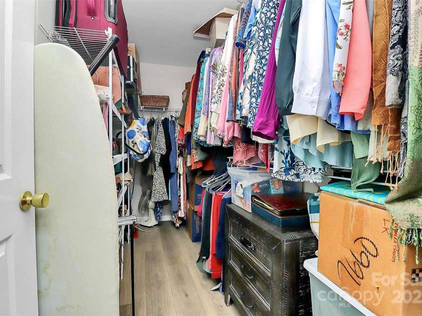 14451 San Paolo Lane, Charlotte, NC 28277.  MLS# CAR4270564, YatesRealty ID 19401. Large Primary Walk-in Closet