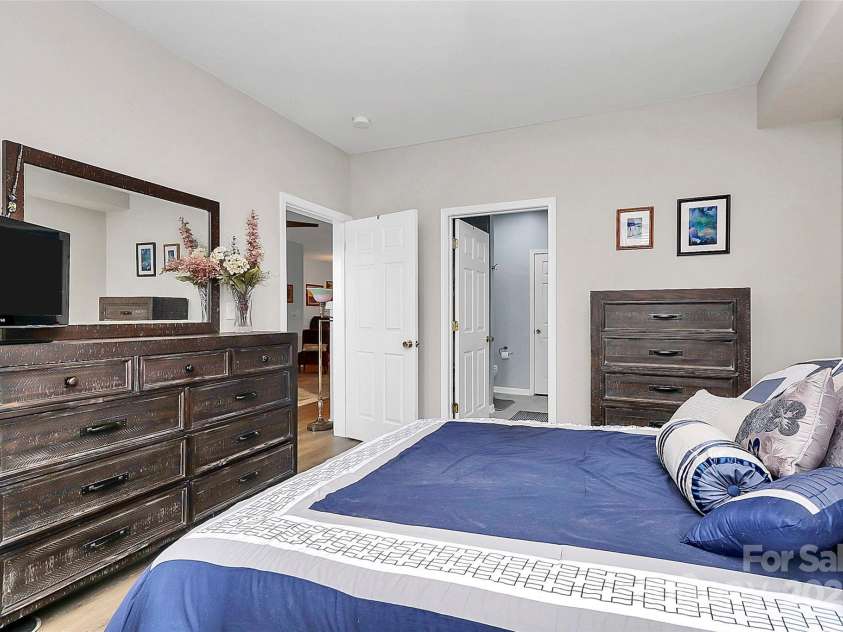 14451 San Paolo Lane, Charlotte, NC 28277.  MLS# CAR4270564, YatesRealty ID 19401. Primary Bedroom with En-suite bathroom and walk-in closet