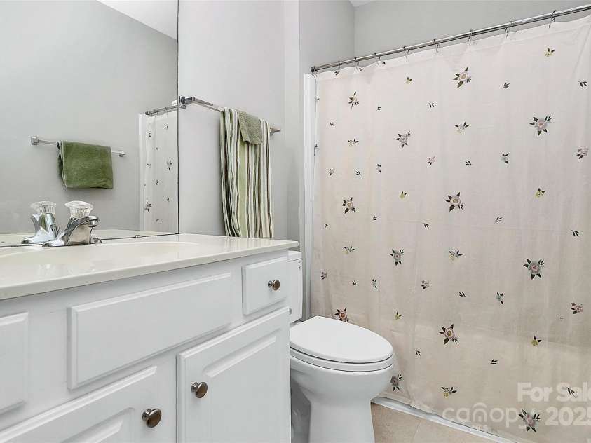 14451 San Paolo Lane, Charlotte, NC 28277.  MLS# CAR4270564, YatesRealty ID 19401. Secondary bathroom