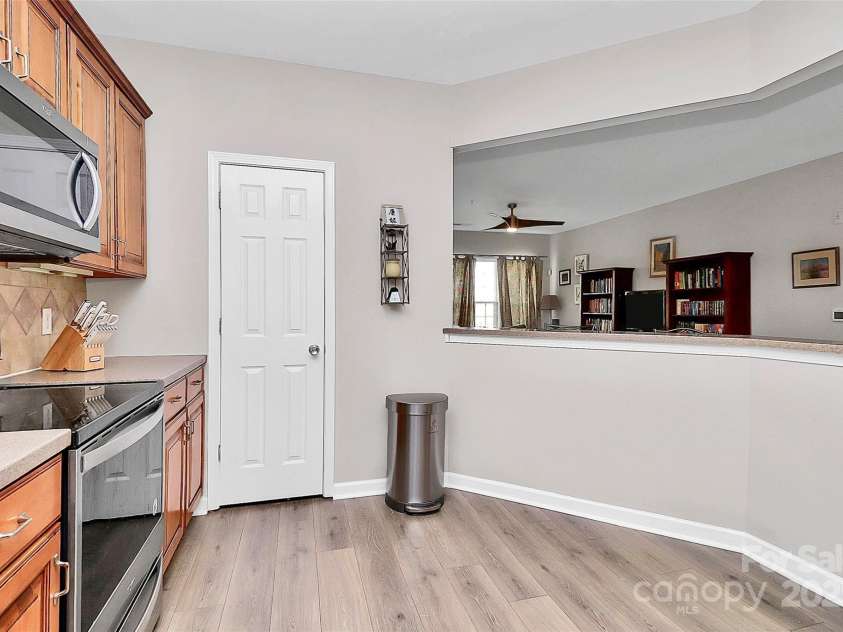 14451 San Paolo Lane, Charlotte, NC 28277.  MLS# CAR4270564, YatesRealty ID 19401. Tons of Kitchen storage including pantry