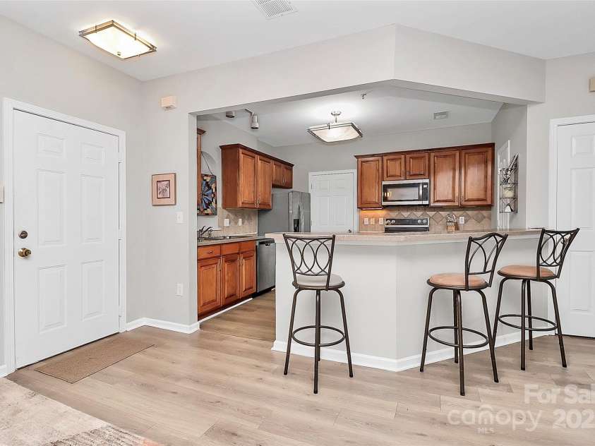 14451 San Paolo Lane, Charlotte, NC 28277.  MLS# CAR4270564, YatesRealty ID 19401. Update Open Floor Plan Condo on 3rd floor!
