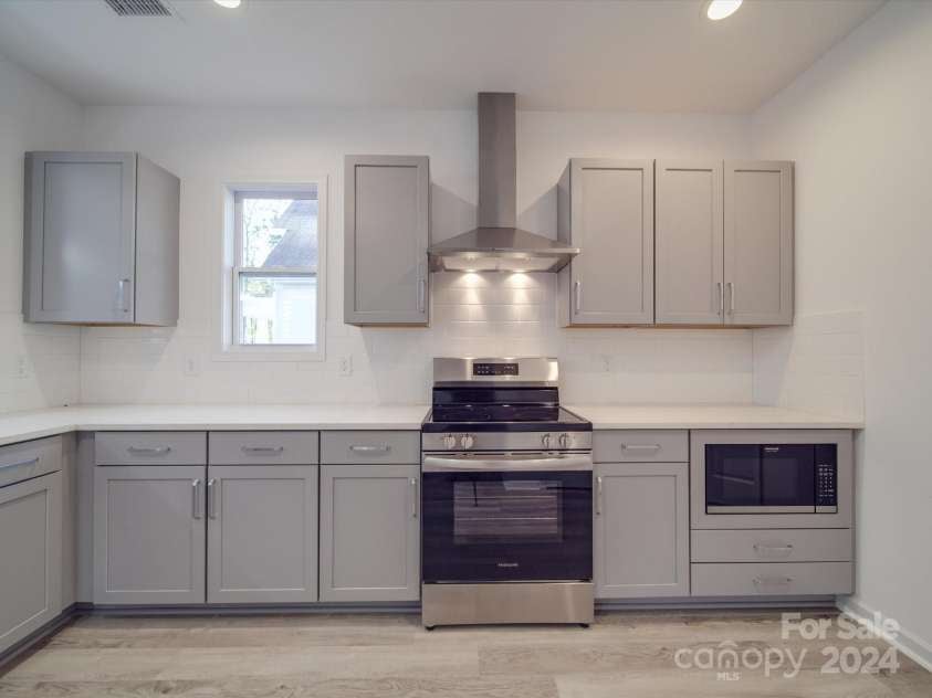 560 Geneva Circle, Gastonia, NC 28056.  MLS# CAR4186288, YatesRealty ID 19402. 
