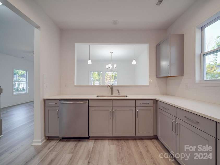 560 Geneva Circle, Gastonia, NC 28056.  MLS# CAR4186288, YatesRealty ID 19402. 