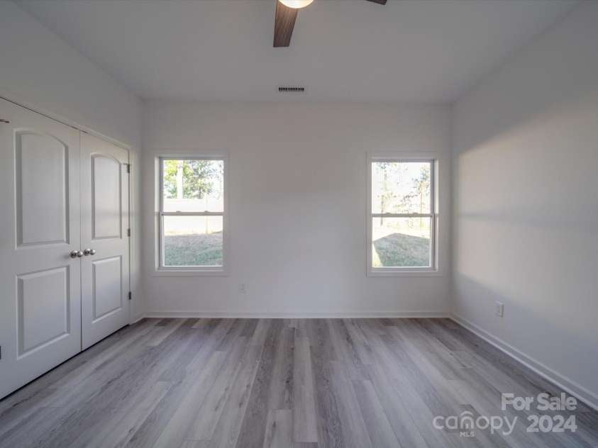 560 Geneva Circle, Gastonia, NC 28056.  MLS# CAR4186288, YatesRealty ID 19402. 