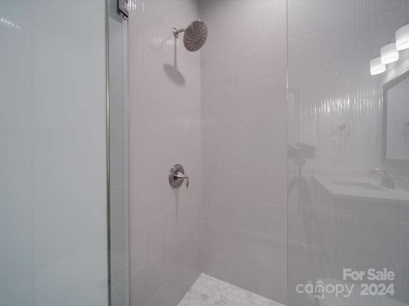560 Geneva Circle, Gastonia, NC 28056.  MLS# CAR4186288, YatesRealty ID 19402. 