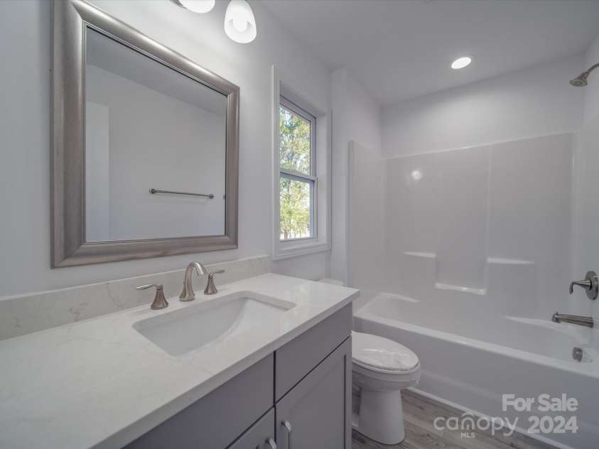 560 Geneva Circle, Gastonia, NC 28056.  MLS# CAR4186288, YatesRealty ID 19402. 