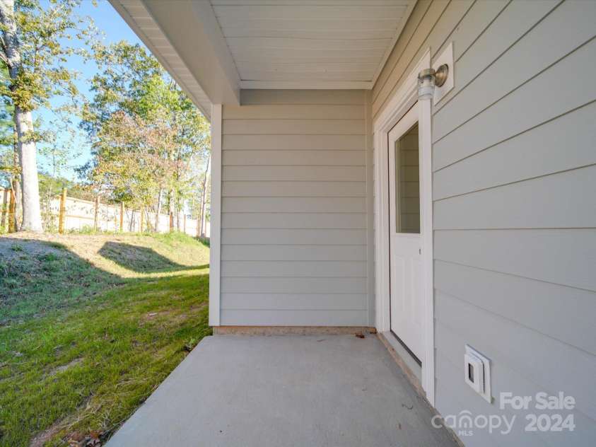 560 Geneva Circle, Gastonia, NC 28056.  MLS# CAR4186288, YatesRealty ID 19402. 