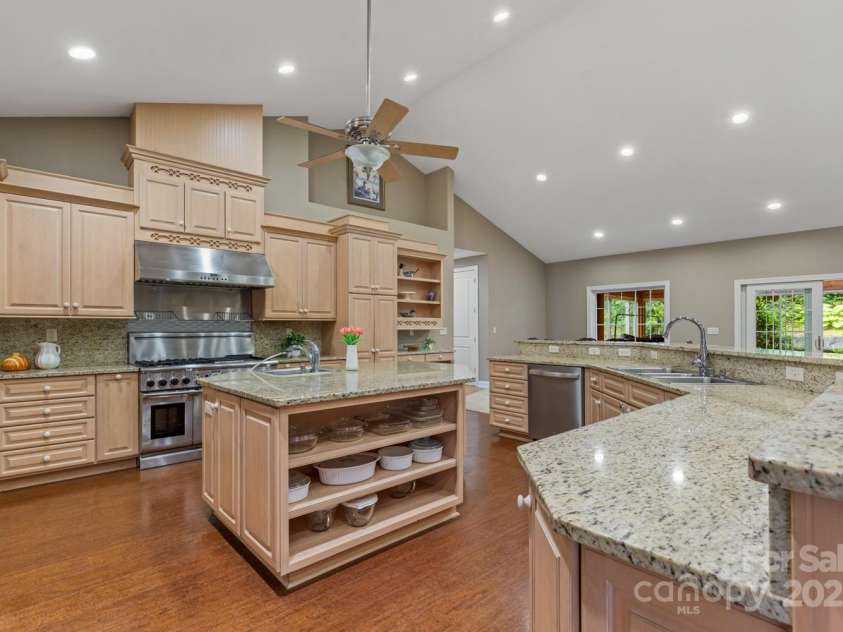 6 Grouse Terrace, Fairview, NC 28730.  MLS# CAR4269156, YatesRealty ID 19403. So much storage