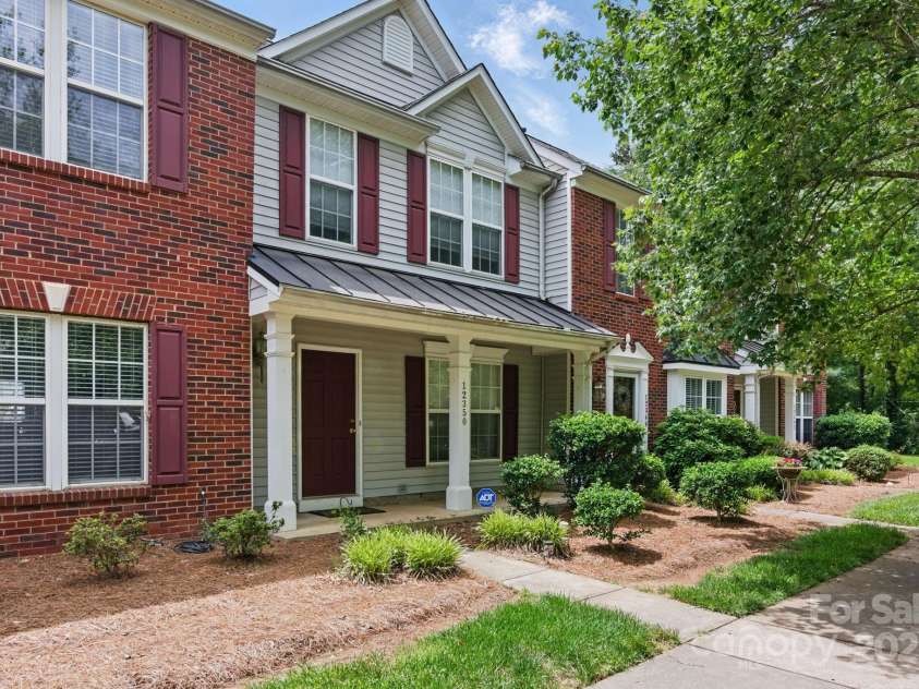 12350 Swan Wings Place, Huntersville, NC 28078.  MLS# CAR4263262, YatesRealty ID 19404. 