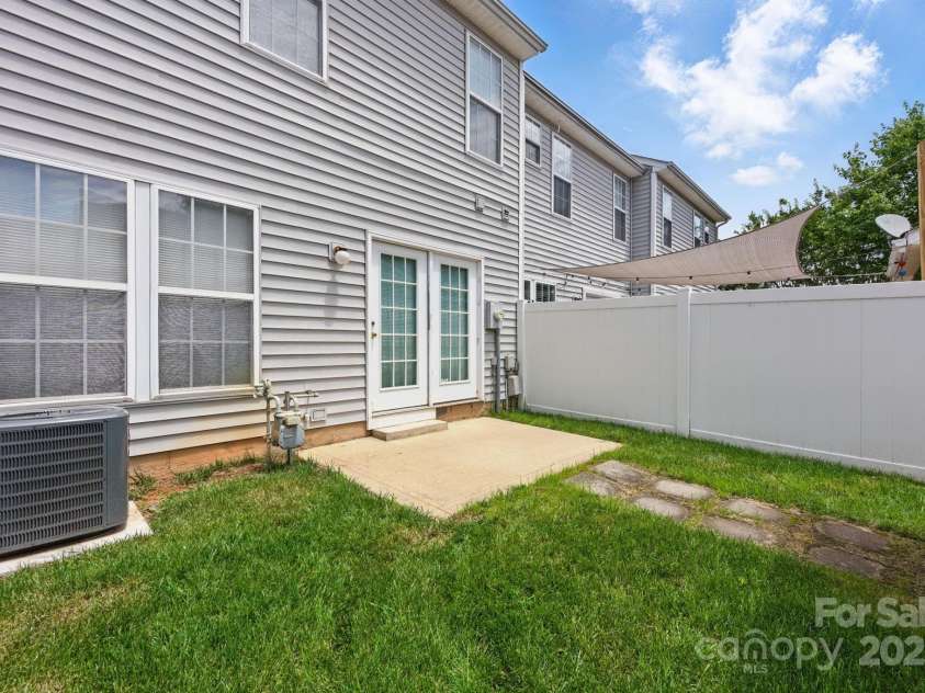 12350 Swan Wings Place, Huntersville, NC 28078.  MLS# CAR4263262, YatesRealty ID 19404. 