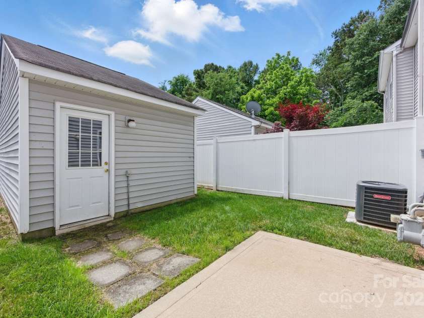12350 Swan Wings Place, Huntersville, NC 28078.  MLS# CAR4263262, YatesRealty ID 19404. 
