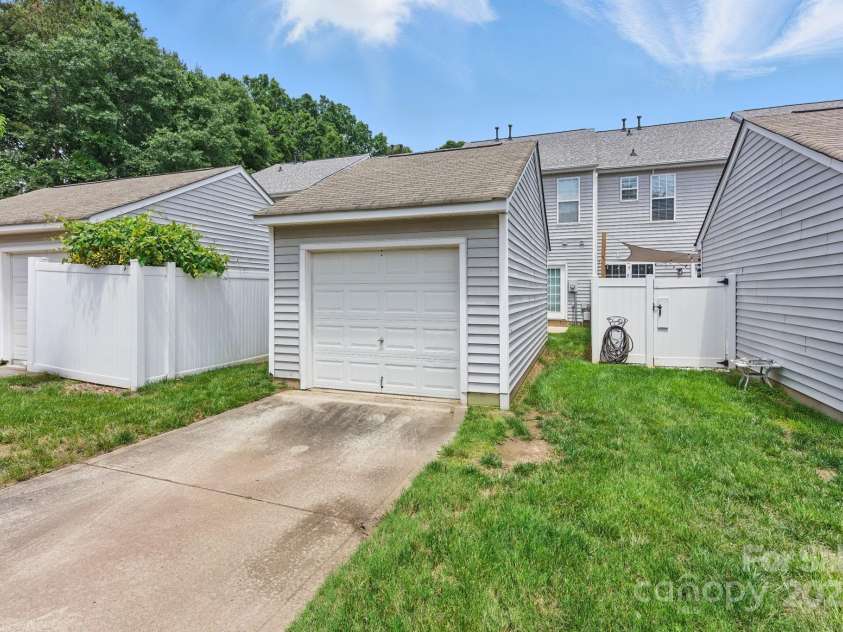 12350 Swan Wings Place, Huntersville, NC 28078.  MLS# CAR4298997, YatesRealty ID 19404. 