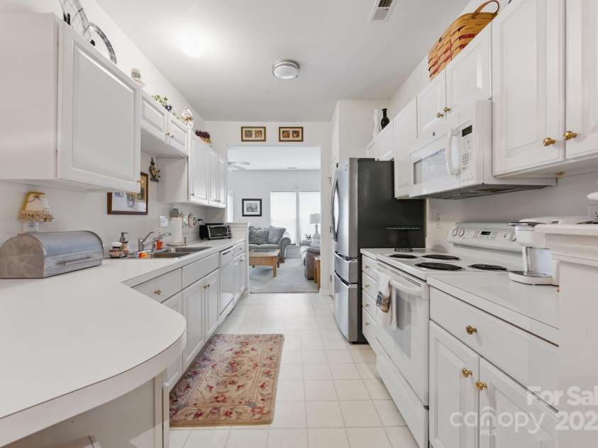 12350 Swan Wings Place, Huntersville, NC 28078.  MLS# CAR4298997, YatesRealty ID 19404. 