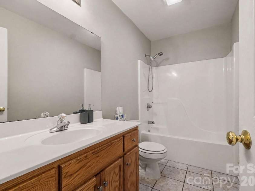 2240 15th Avenue, Hickory, NC 28601.  MLS# CAR4416073, YatesRealty ID 19404. Full Bath