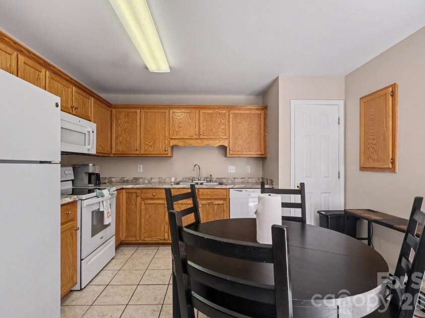 2240 15th Avenue, Hickory, NC 28601.  MLS# CAR4416073, YatesRealty ID 19404. Kitchen with Eat In Dining Area