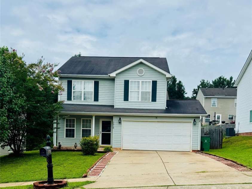 7918 Boars Head Court, Charlotte, NC 28214.  MLS# CAR4270988, YatesRealty ID 19407. 