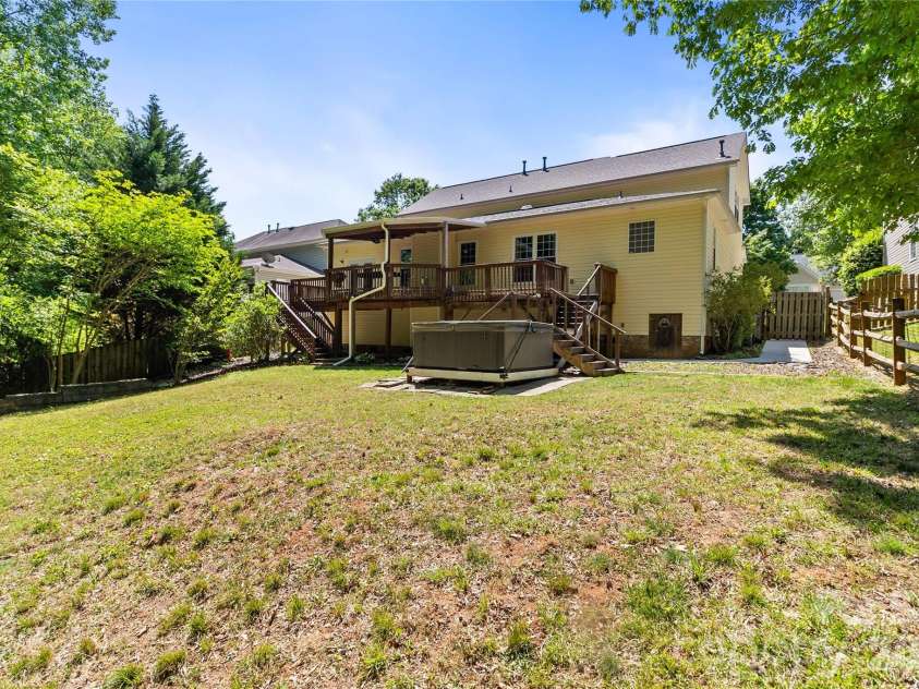 6425 Colonial Garden Drive, Huntersville, NC 28078.  MLS# CAR4377492, YatesRealty ID 19408. Expansive Backyard