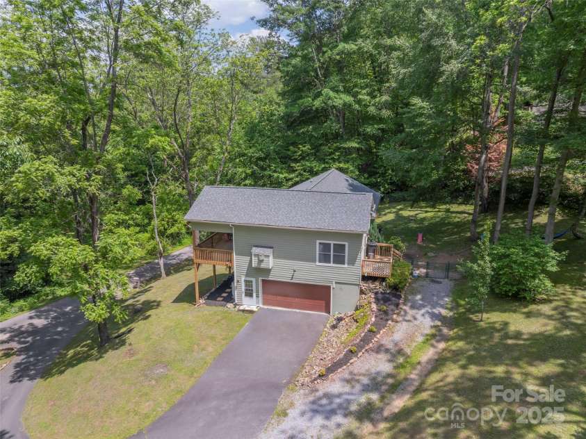 799 Coyote Hollow Road, Waynesville, NC 28785.  MLS# CAR4267416, YatesRealty ID 19408. 