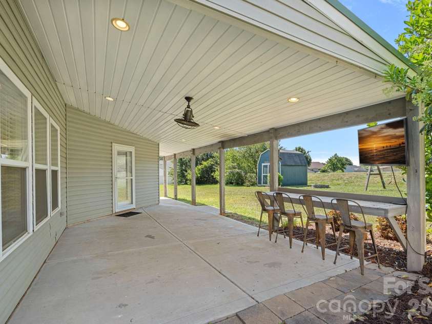 1918 Leesburg Drive, Clover, SC 29710.  MLS# CAR4376796, YatesRealty ID 19409. 