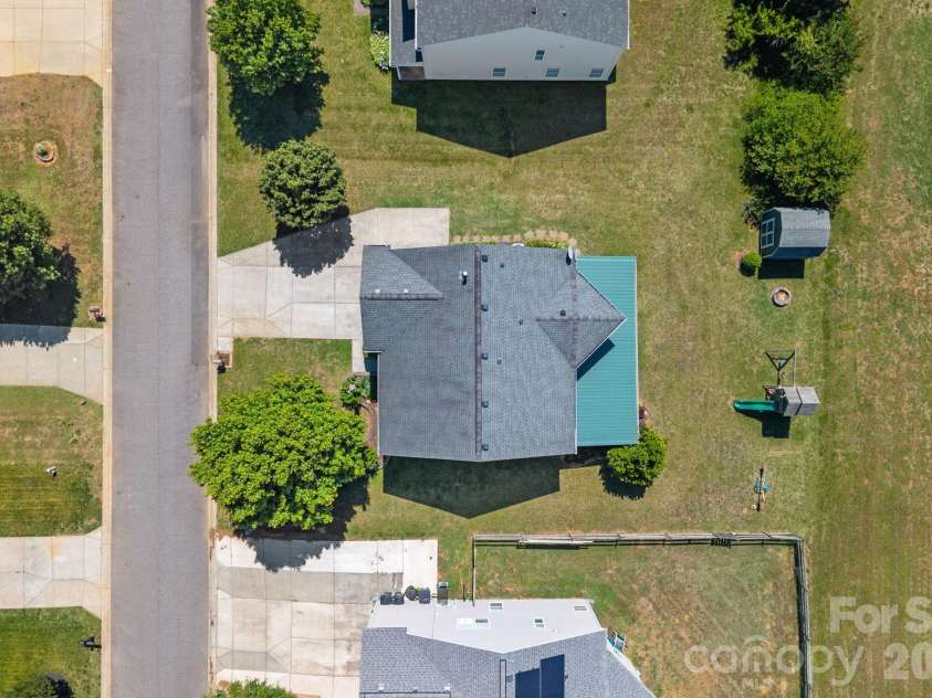 1918 Leesburg Drive, Clover, SC 29710.  MLS# CAR4376796, YatesRealty ID 19409. 