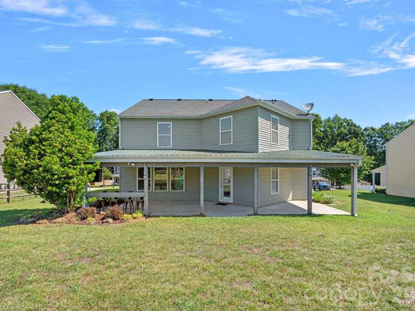 1918 Leesburg Drive, Clover, SC 29710.  MLS# CAR4376796, YatesRealty ID 19409. Great backyard!