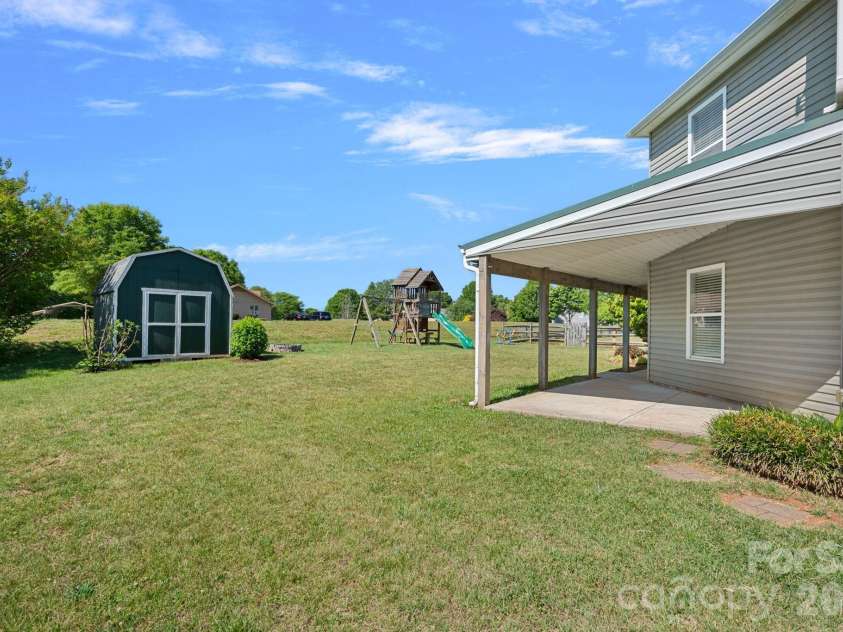 1918 Leesburg Drive, Clover, SC 29710.  MLS# CAR4376796, YatesRealty ID 19409. Great backyard!