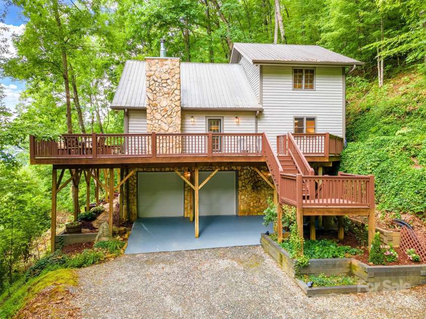 639 Deer Ridge Road, Bryson City, NC 28713.  MLS# CAR4163076, YatesRealty ID 1941. 