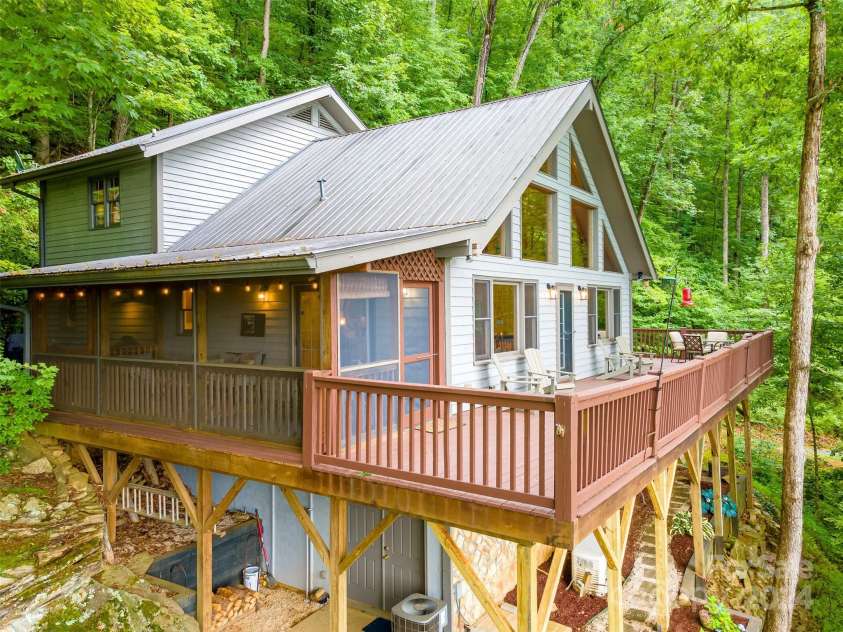 639 Deer Ridge Road, Bryson City, NC 28713.  MLS# CAR4163076, YatesRealty ID 1941. 