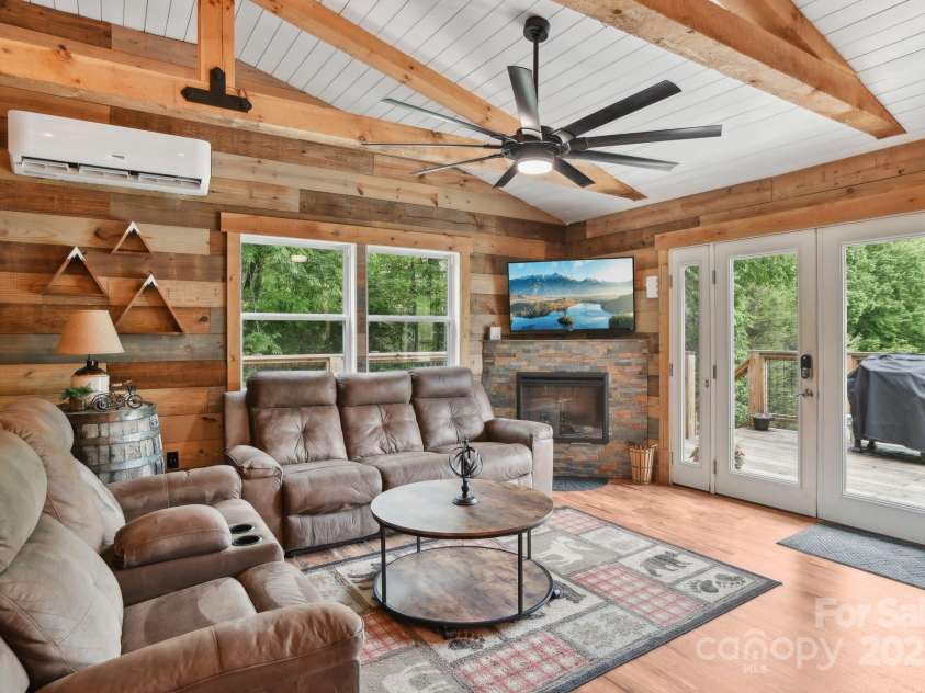 72 Wakulla Drive, Maggie Valley, NC 28751.  MLS# CAR4265486, YatesRealty ID 19410. 