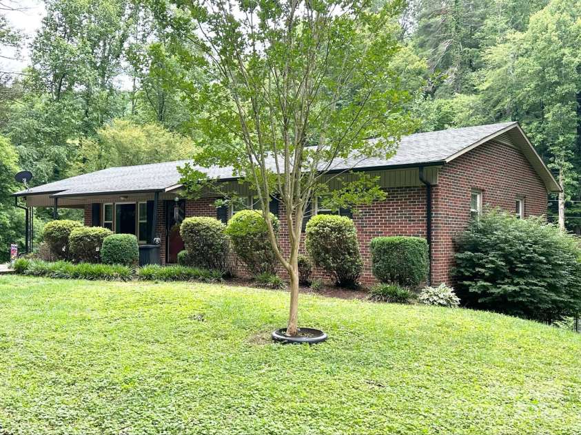 3503 Wyndham Lane, Lenoir, NC 28645.  MLS# CAR4264835, YatesRealty ID 19411. 