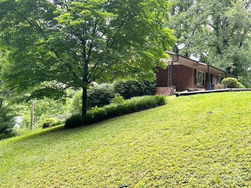 3503 Wyndham Lane, Lenoir, NC 28645.  MLS# CAR4264835, YatesRealty ID 19411. 