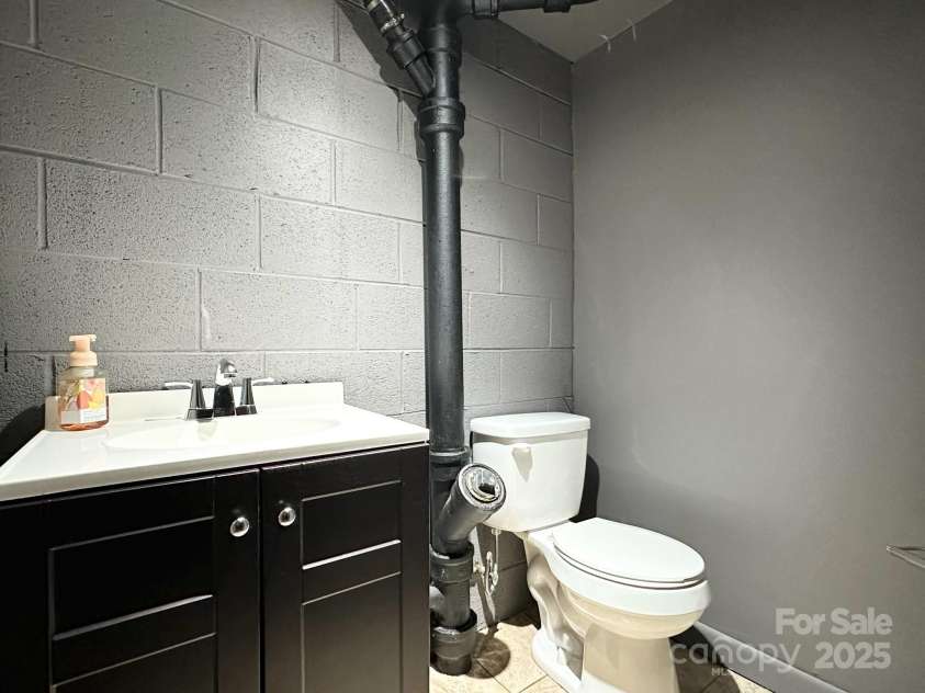 3503 Wyndham Lane, Lenoir, NC 28645.  MLS# CAR4264835, YatesRealty ID 19411. 