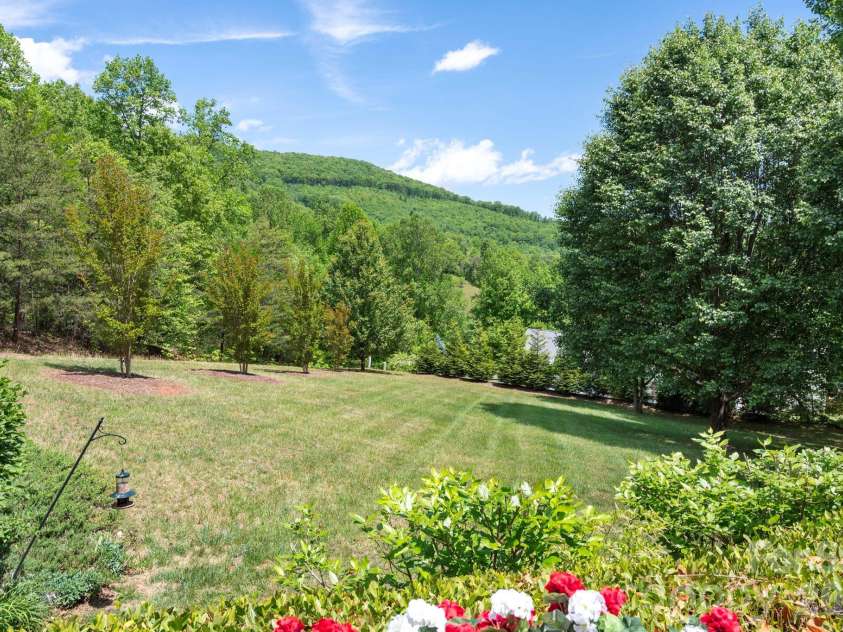 21 Kylie Grace Lane, Candler, NC 28715.  MLS# CAR4371449, YatesRealty ID 19412. 