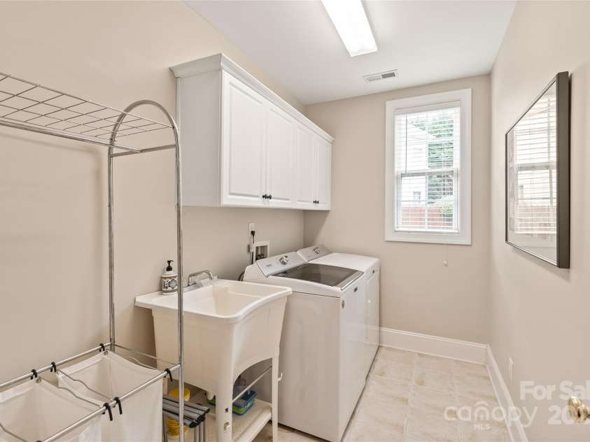 8115 Wilburn Court, Charlotte, NC 28277.  MLS# CAR4264288, YatesRealty ID 19412. Main level laundry room with sink