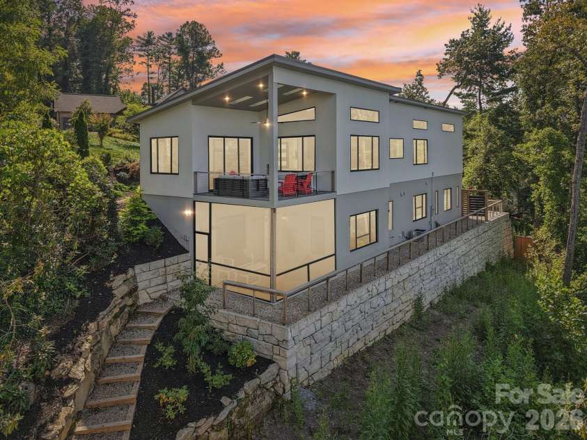 55 Laurel Spring Lane, Hendersonville, NC 28739.  MLS# CAR4374819, YatesRealty ID 19413. 