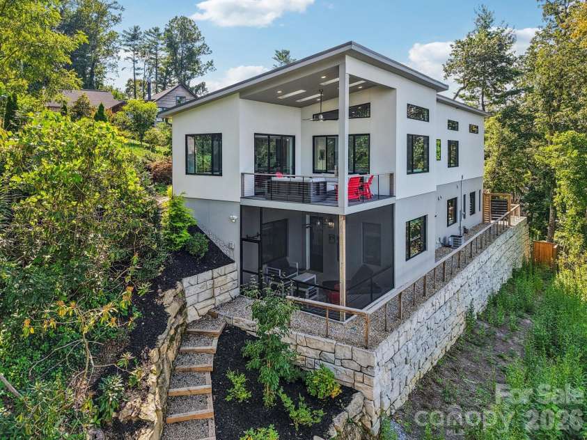 55 Laurel Spring Lane, Hendersonville, NC 28739.  MLS# CAR4374819, YatesRealty ID 19413. 