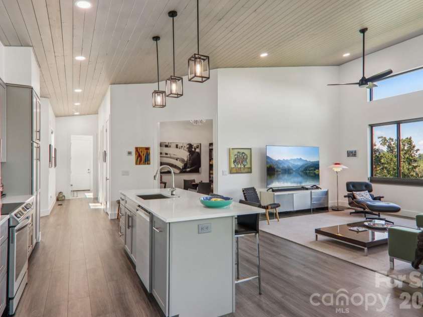 55 Laurel Spring Lane, Hendersonville, NC 28739.  MLS# CAR4374819, YatesRealty ID 19413. 