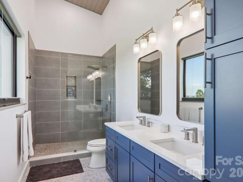 55 Laurel Spring Lane, Hendersonville, NC 28739.  MLS# CAR4374819, YatesRealty ID 19413. 