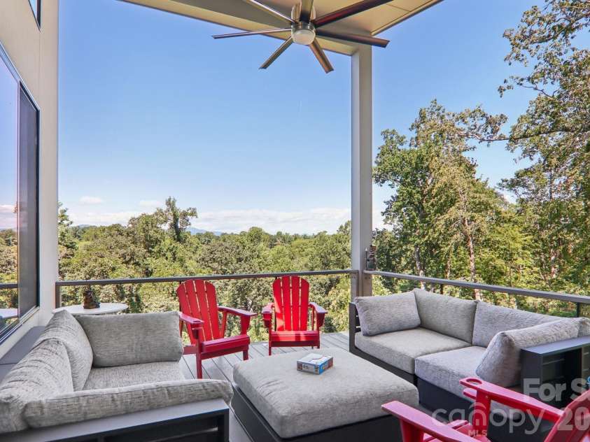 55 Laurel Spring Lane, Hendersonville, NC 28739.  MLS# CAR4374819, YatesRealty ID 19413. 