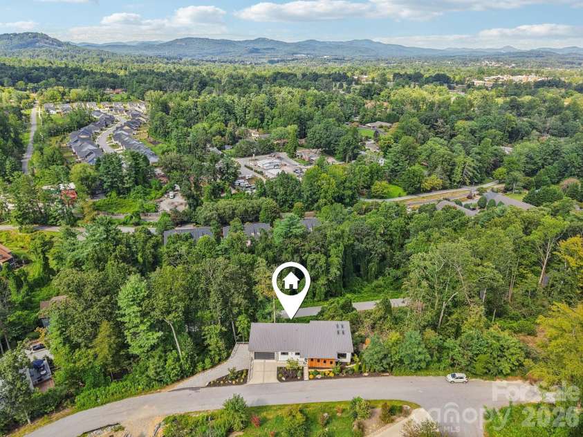 55 Laurel Spring Lane, Hendersonville, NC 28739.  MLS# CAR4374819, YatesRealty ID 19413. 
